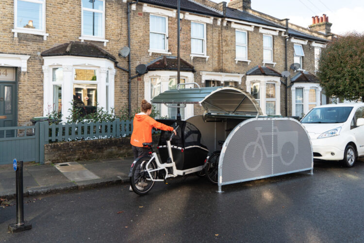 Cargo bikehangar parking